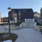 Neugestalteter Büchereivorplatz